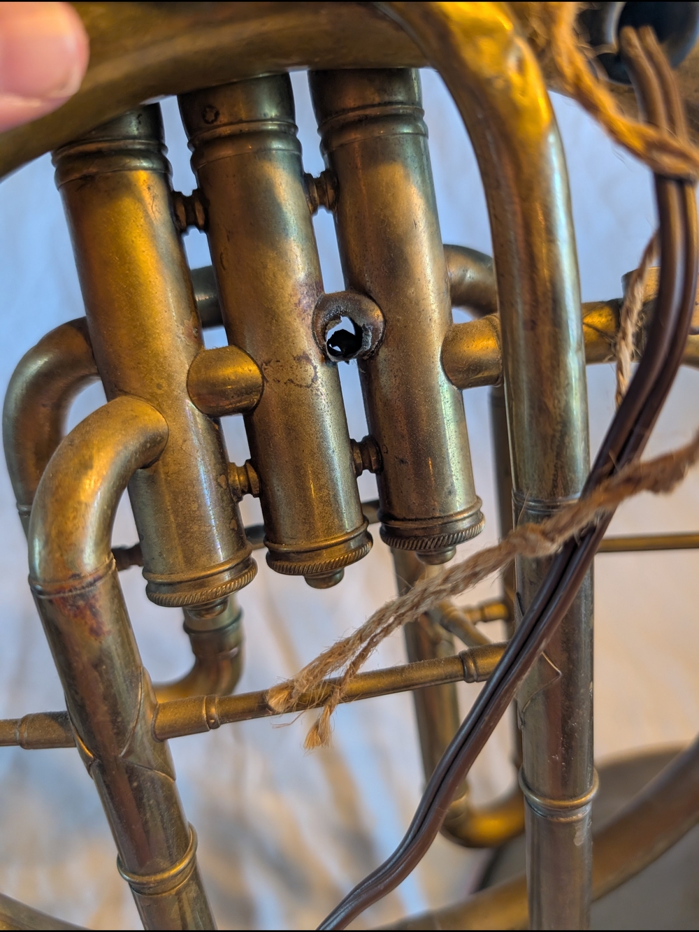 2/140$ Vintage Brass Horn Decorative Accent Lamp - Aged Gold Tone - Picture 5 of 9
